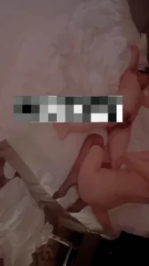 4p黑丝娇妻，两个单男轮流操