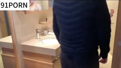 极品颜值美女 与上司出差在宾馆爱爱 第一视角吃鸡操逼 简直太性福了