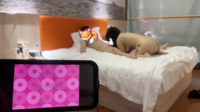 [原创] 【糖心小狐狸】出差多日，老婆饥渴难耐，全裸取快递，刺激到喷水